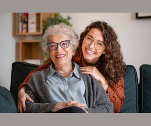 Pourquoi devenir demoiselle de compagnie à domicile ?